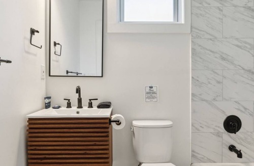 Folly Beach Hotel | Folliday Inn - The Triple - Room 24