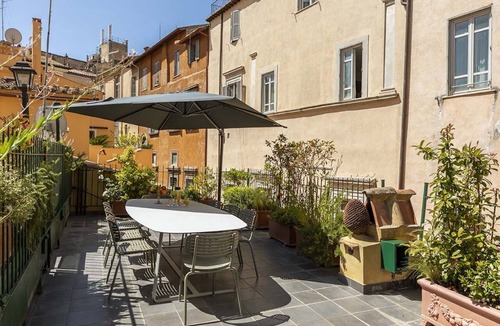 Rione IV Campo Marzio Apartment | FONTANELLA BORGHESE PALACE