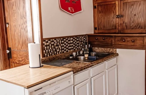 Lincoln House | Foosball & Billiard ready Near UNL, Zoo & Stadium