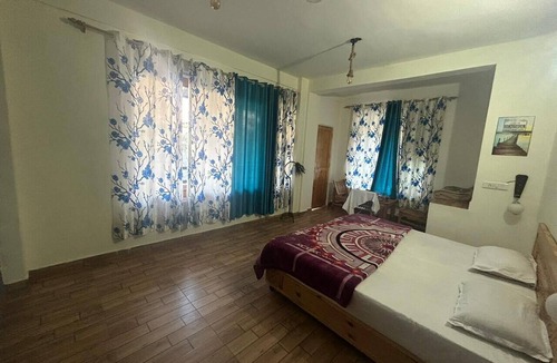 Manali Hotel | Footsteps Hostel and Cafe
