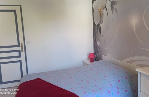 Le Mesnil-Saint-Denis Bed & Breakfast | FOR RENT PRIVATE ROOM WITH BALCONY AND JERDIN