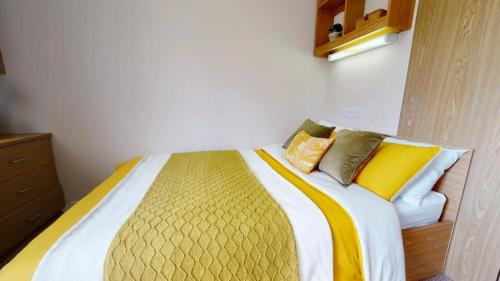 Chapeltown Apartment | For Students Only - iQ Leeds 20 Min to City Centre