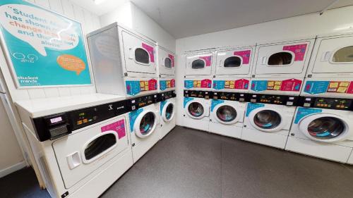 Chapeltown Apartment | For Students Only - iQ Leeds 20 Min to City Centre