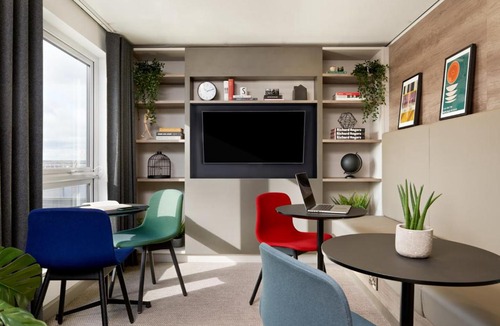 Lincoln Apartment | For Students Only - Modern Rooms in Lincoln