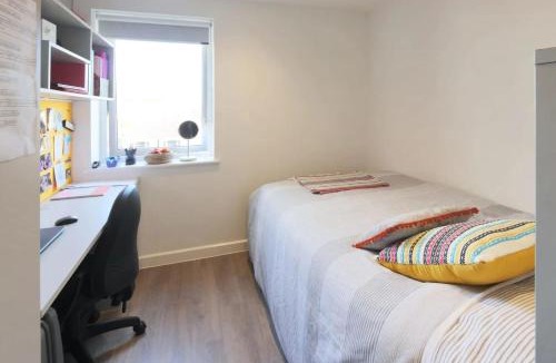 Winchester Apartment | For Students Only - Riverside Way in Winchester