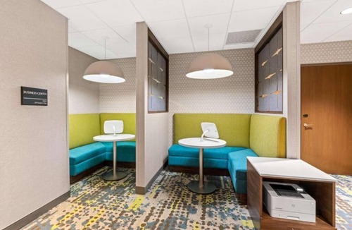 Tigard Hotel | For The Whole Family! 3 Units, Pool, Free Parking & Breakfast, Pets Allowed!