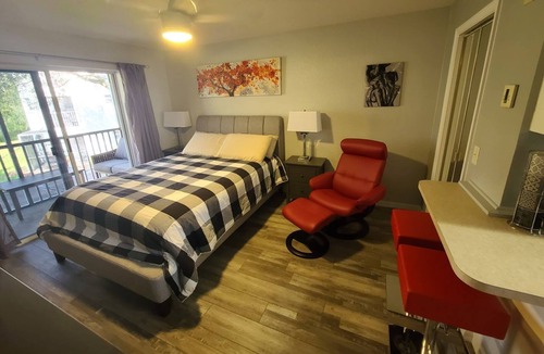 Lutz Apartment | Forbidden Fruit #2204S