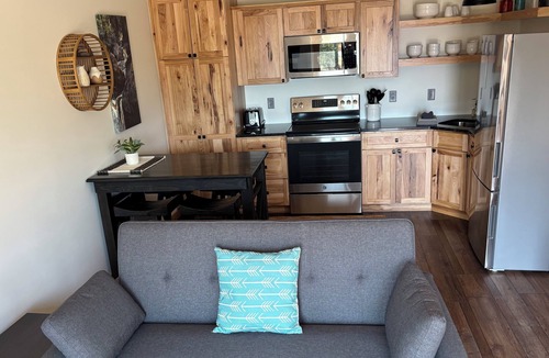 Tofte Apartment | Forest Bathing. Lake Superior Views. Charming 1 bedroom apartment/suite.