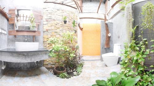 Chalong Resort | Forest Bungalows & Mama's Restaurant