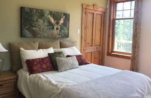 Sainte-Agathe-des-Monts Ski Chalet | Forest Chalet, by the *river*, hot tub*, *ski*, near Mont-Tremblant, 5 beds