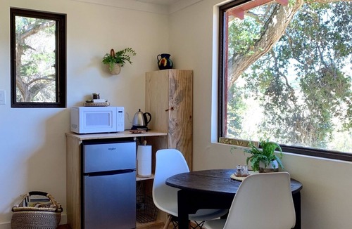 Carmel Cabin | Forest Cabin nestled in oak sanctuary between Valley Village and Carmel Beach