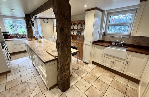 Dibden Cottage | FOREST COTTAGE, pet friendly, character holiday cottage in Dibden