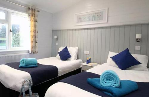 Ringwood Cabin | Forest Edge 3 Bedroom Superior Lodge with Hot Tub