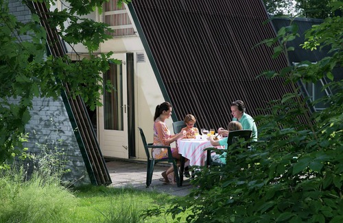 Bosgebied Hoenderloo House | Forest-Edge Villa with Sauna