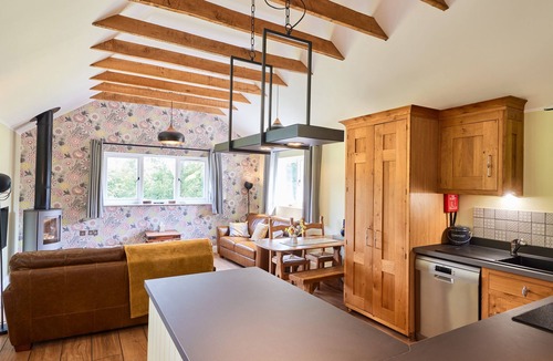 Balcombe Cottage | FOREST FARM COTTAGE, pet friendly, with open fire in Balcombe
