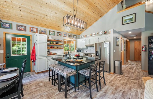 Leavenworth Cabin | Forest Gem: Peaceful | Dog-friendly | Hot Tub
