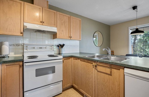 Invermere Apartment | Forest Heights | Central | King Bed | Affordable