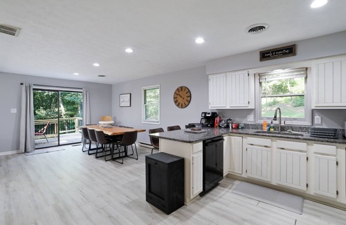 Hedgesville Cabin | Forest Hideaway: Game Room, Fire Pit, Outdoor Dining, Hike Trails & Spas Nearby
