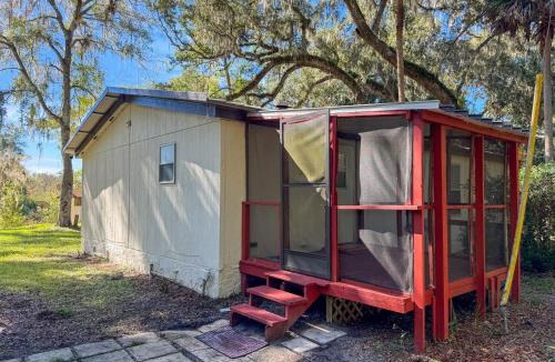 Citra House | Forest Hideaway Screened Porch Grill