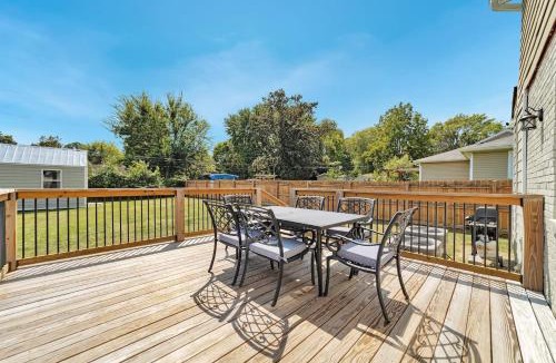 North Chesterfield House | Forest Hil Pet Friendly & Gourmet Kitchen