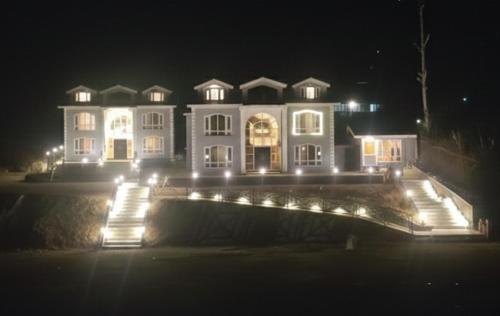 Laripora Hotel | Forest Hill Resorts