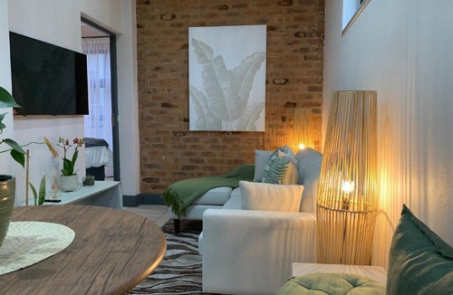 Menlo Park Apartment | Forest Hill
