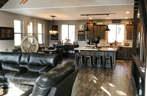 Heber Cabin | Forest Lakes Mountain Getaway, newer luxury cabin 4/3ba 2815sq feet