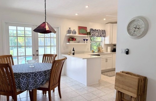 Central Naples House | Forest Lakes pool home, close to everything!