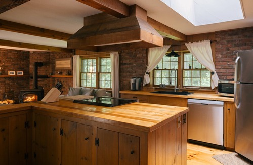 East Haven  Rutland County House | Forest Mountain Ski Retreat. 20 min to Killington/14 to Pico.