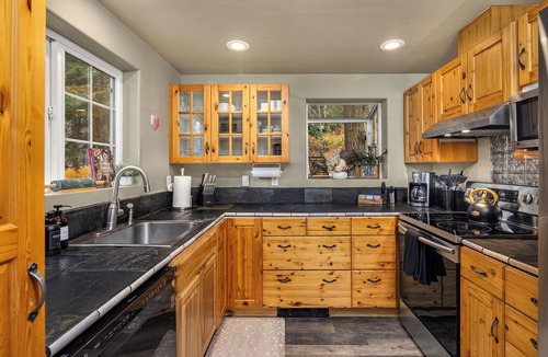 Leavenworth Cabin | Forest+Mountain Views, Hot Tub, Sauna, EV Charger, Dogs OK, Near Lake Wenatchee