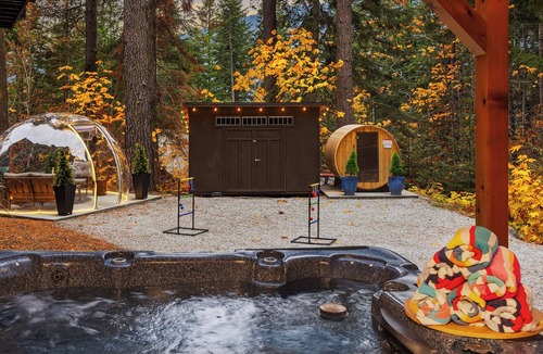 Leavenworth Cabin | Forest+Mountain Views, Hot Tub, Sauna, EV Charger, Dogs OK, Near Lake Wenatchee