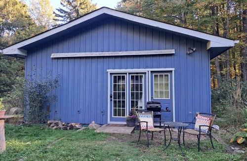 Uxbridge Apartment | Forest Nature Retreat with Woodstove and near Durham trails and Thermea Spa