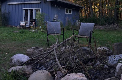 Uxbridge Apartment | Forest Nature Retreat with Woodstove and near Durham trails and Thermea Spa