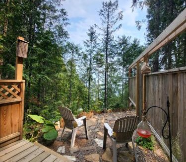 Central Kootenay House | Forest Nook