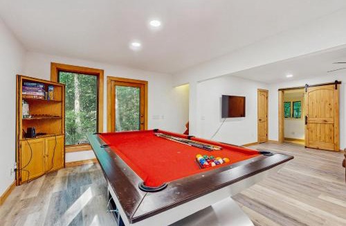 Spruce Pine House | Forest Oasis