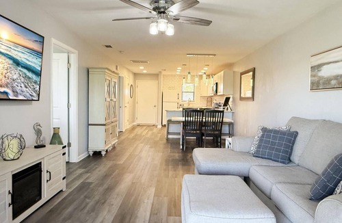 Grove City Condo | Forest Park – 2BR Pool, Clubhouse & Beaches