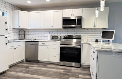 Grove City Condo | Forest Park – 2BR Pool, Clubhouse & Beaches