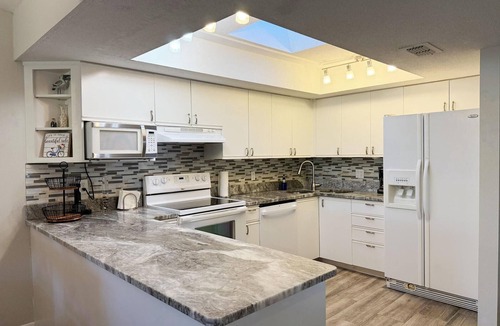 Grove City Apartment | Forest Park – Pool, Tennis & Coastal Charm