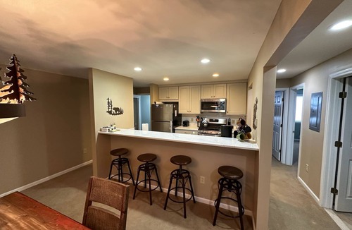 Lincoln Condo | Forest Ridge condo- easy access to skiing, hiking etc; 2hr drive from Boston