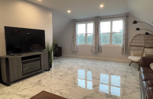 Clavet House | Forest Spacious whole house