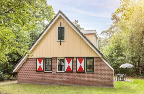 Borger House | Forest Stay with Shared Pool