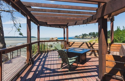 Regional District of Nanaimo Apartment | Forest Stream Escape Suite B
