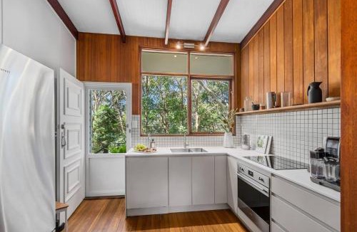 Austinmer House | Forest Trails Escape - Bushland Serenity near Beach