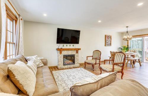 East Stroudsburg House | Forest-View Deck & Fire Pit: Poconos Escape!