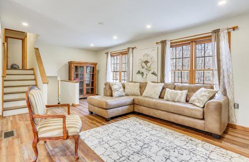 East Stroudsburg House | Forest-View Deck & Fire Pit: Poconos Escape!