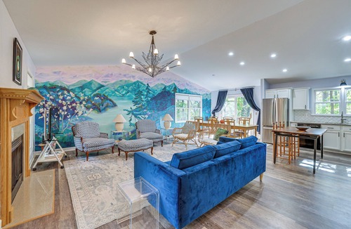 Lynn House | Forest-View Gem on Vaughn Creek < 1 Mi to Dtwn!