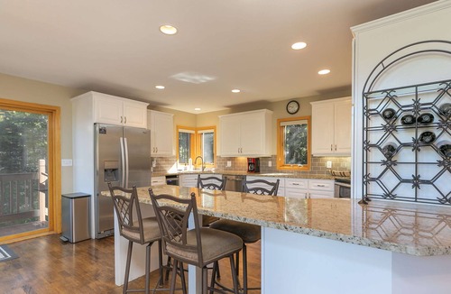 Breckenridge House | Forest View Lodge: Breathtaking Mountain Views