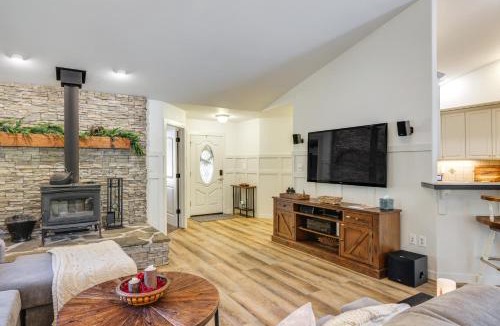 Sonora House | Forest-View Retreat: Grill & Fireplace in Sonora