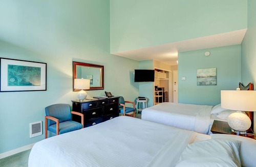 Otter Rock Hotel | Forest-View Room with 2 Queen Beds