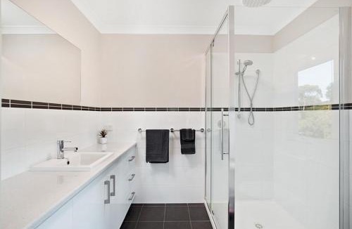 Dunsborough House | Forest View Villa